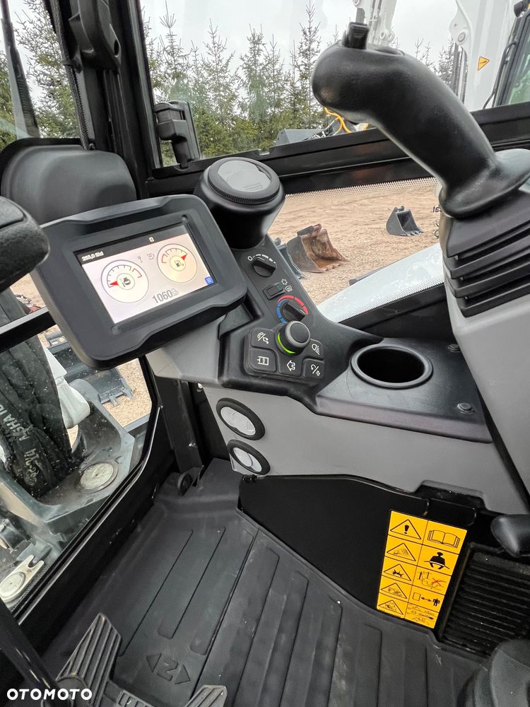 Caterpillar Minikoparka BOBCAT E55Z 23r E60 5 6 tony dodatk linie hydr e35 e 34 e35z cat 304 303,5 serwisowana 1 wł koparka gąsienicowa Cat 303.5 304 305 305.5 306  Kubota 3,5tony - 38