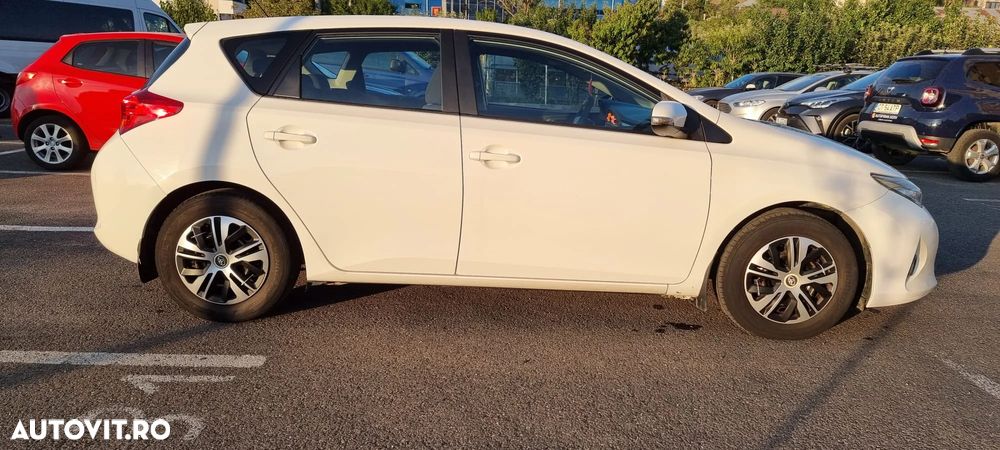 Toyota Auris - 4