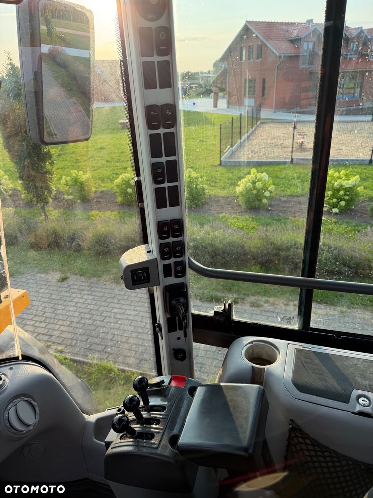 Volvo L90F - 16