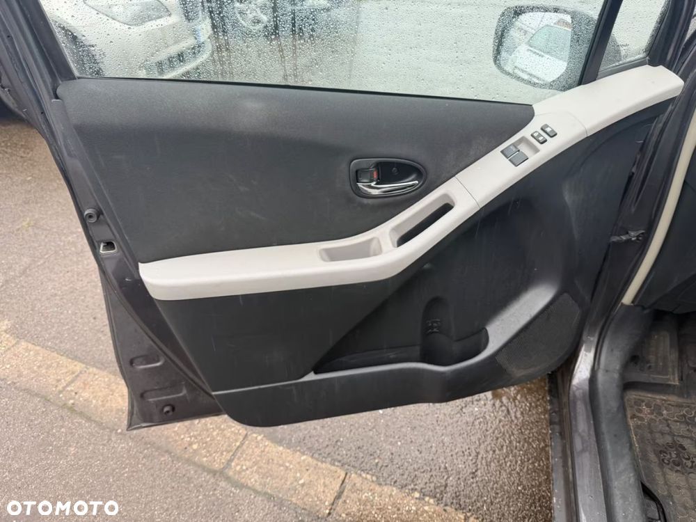 Toyota Yaris 1.33 VVT-i Comfort - 10