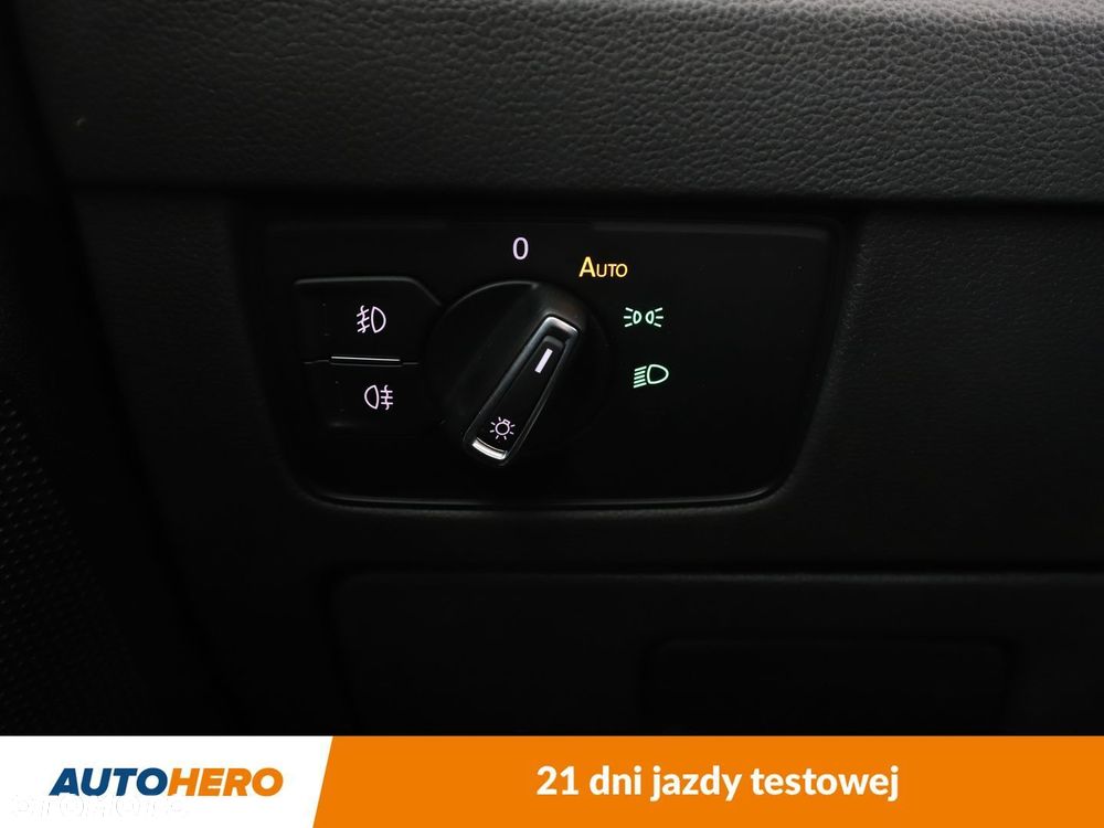 Volkswagen Passat - 32