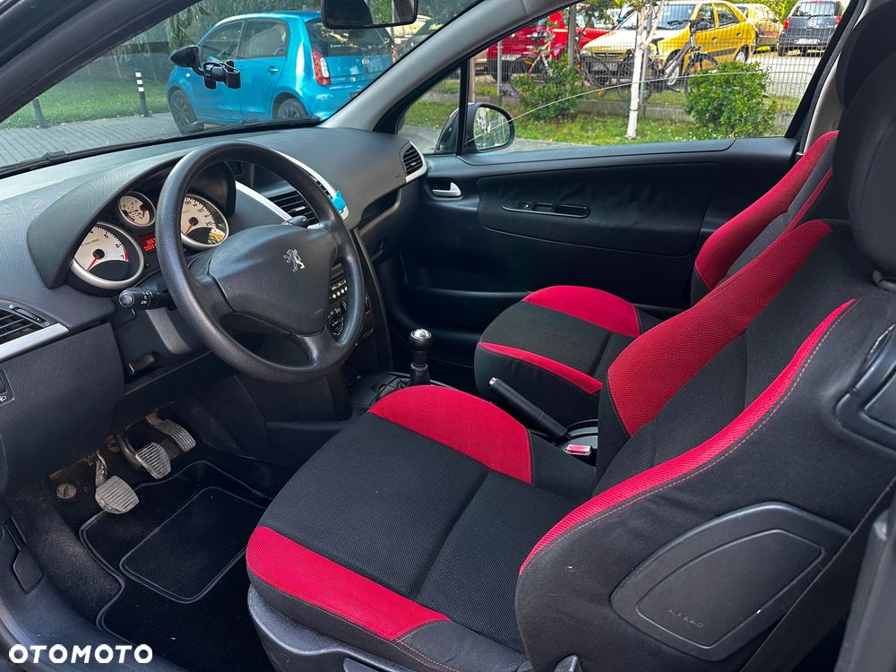 Peugeot 207 - 8