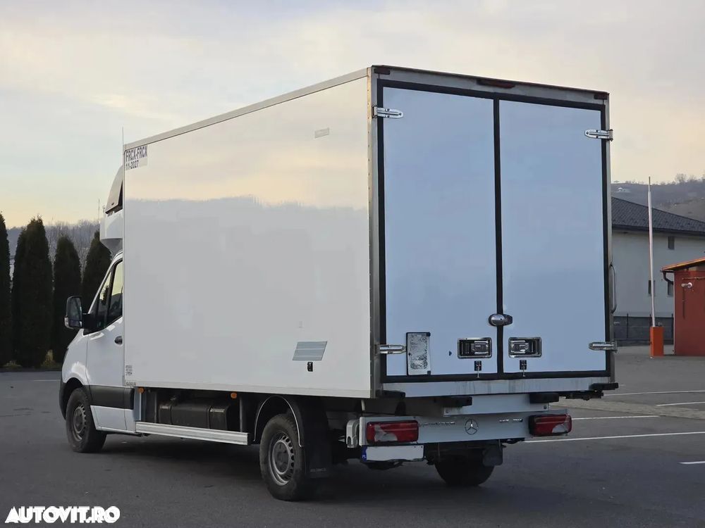 Mercedes-Benz Sprinter - 4