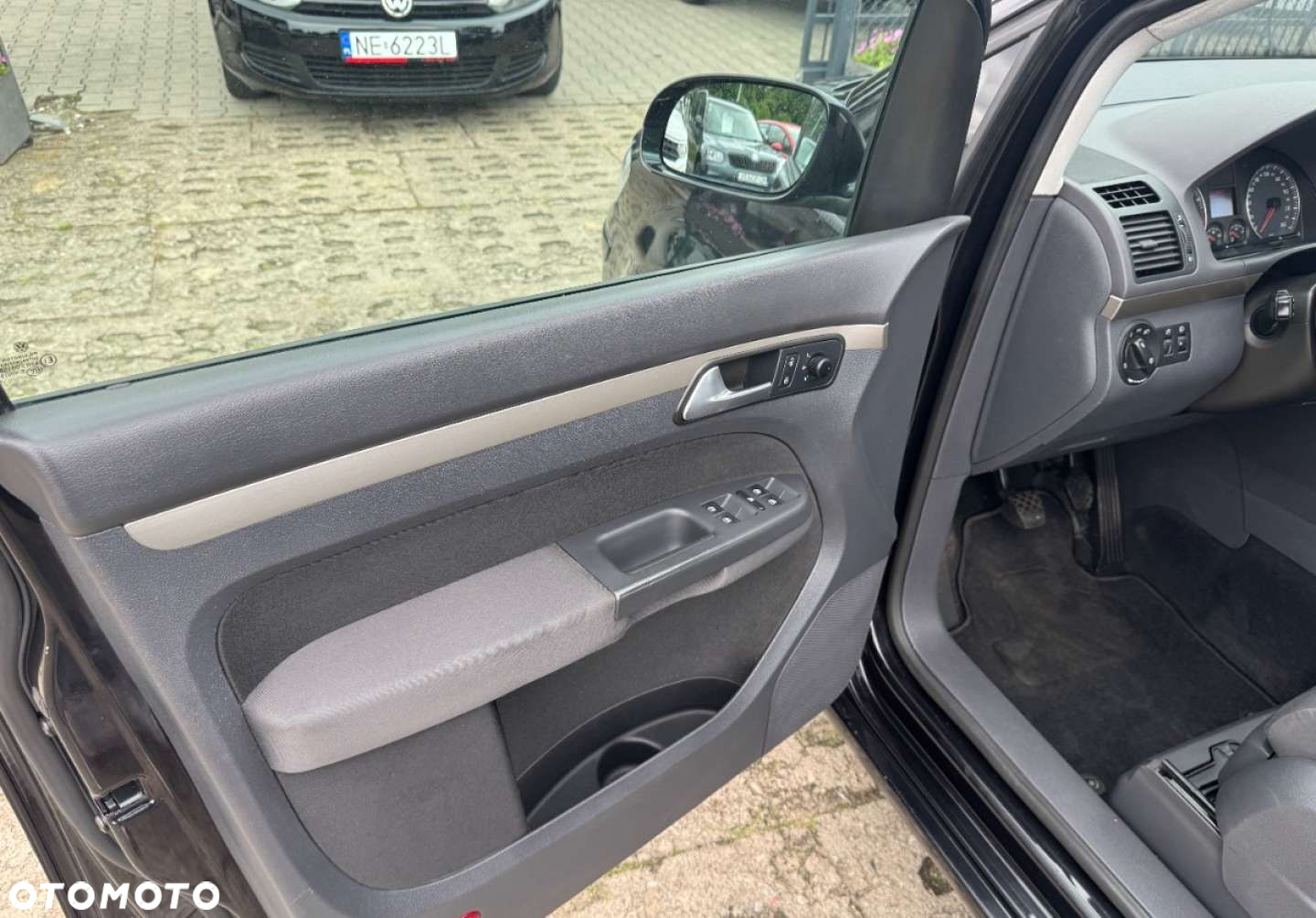 Volkswagen Touran - 11