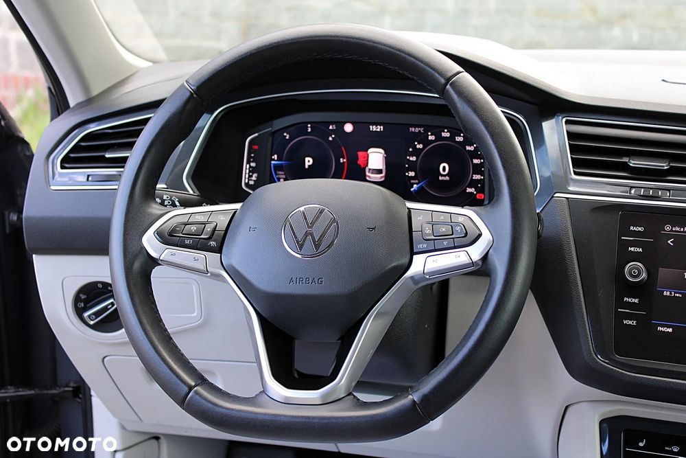 Volkswagen Tiguan - 19