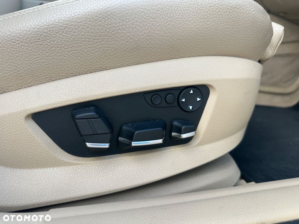 BMW Seria 5 528i - 14