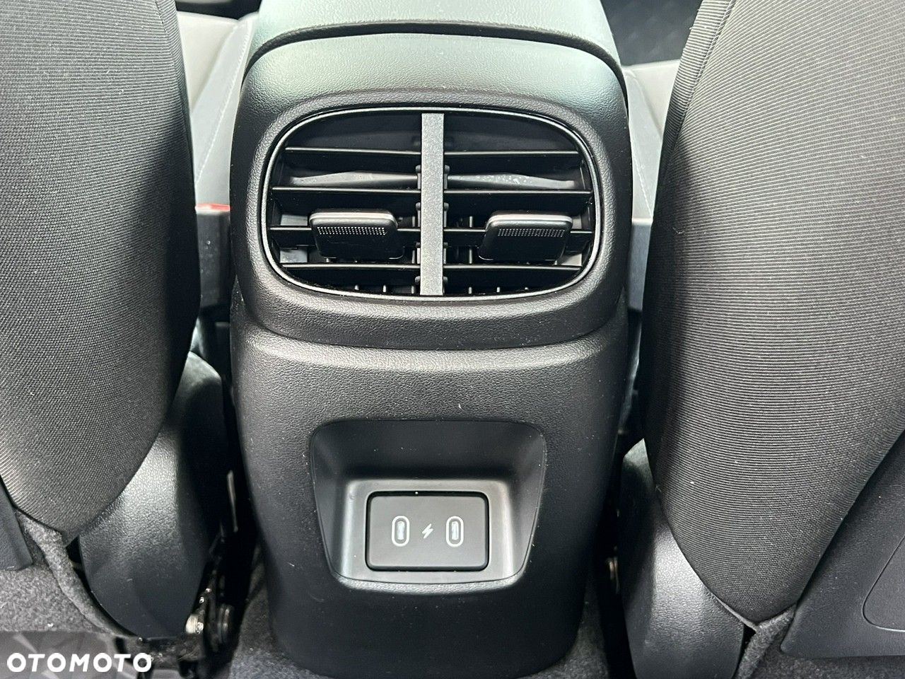 Hyundai Elantra - 32