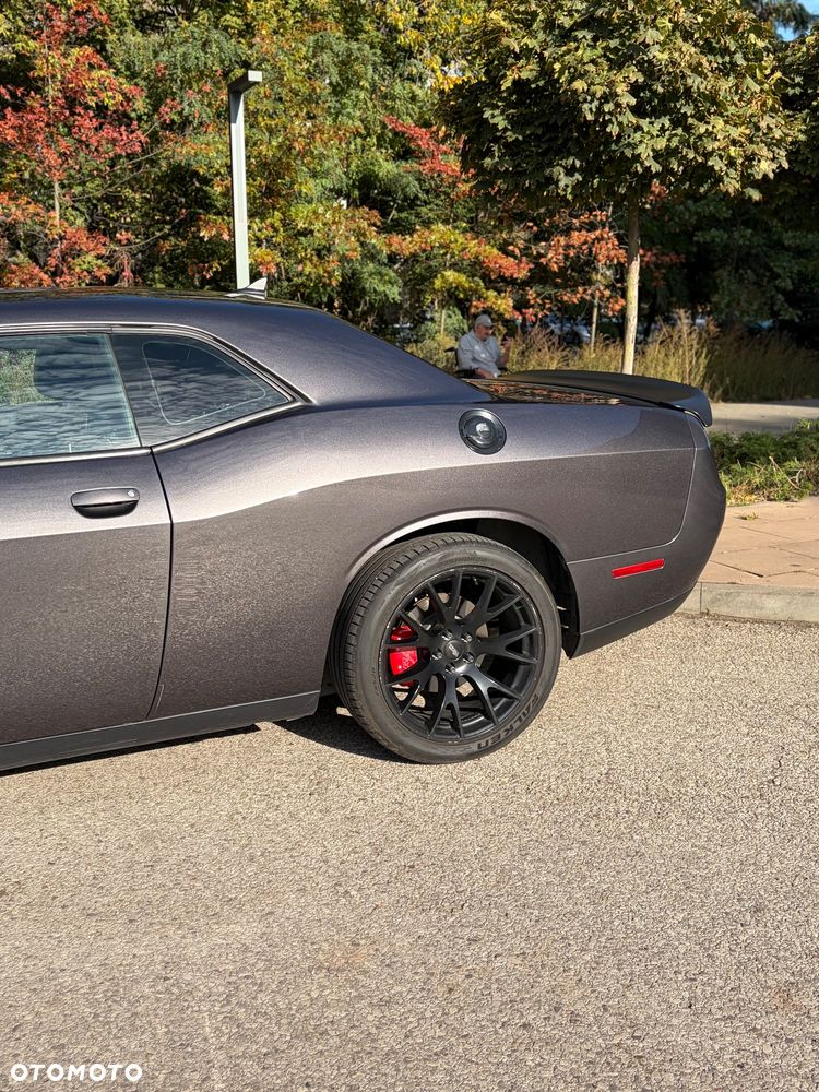 Dodge Challenger - 15