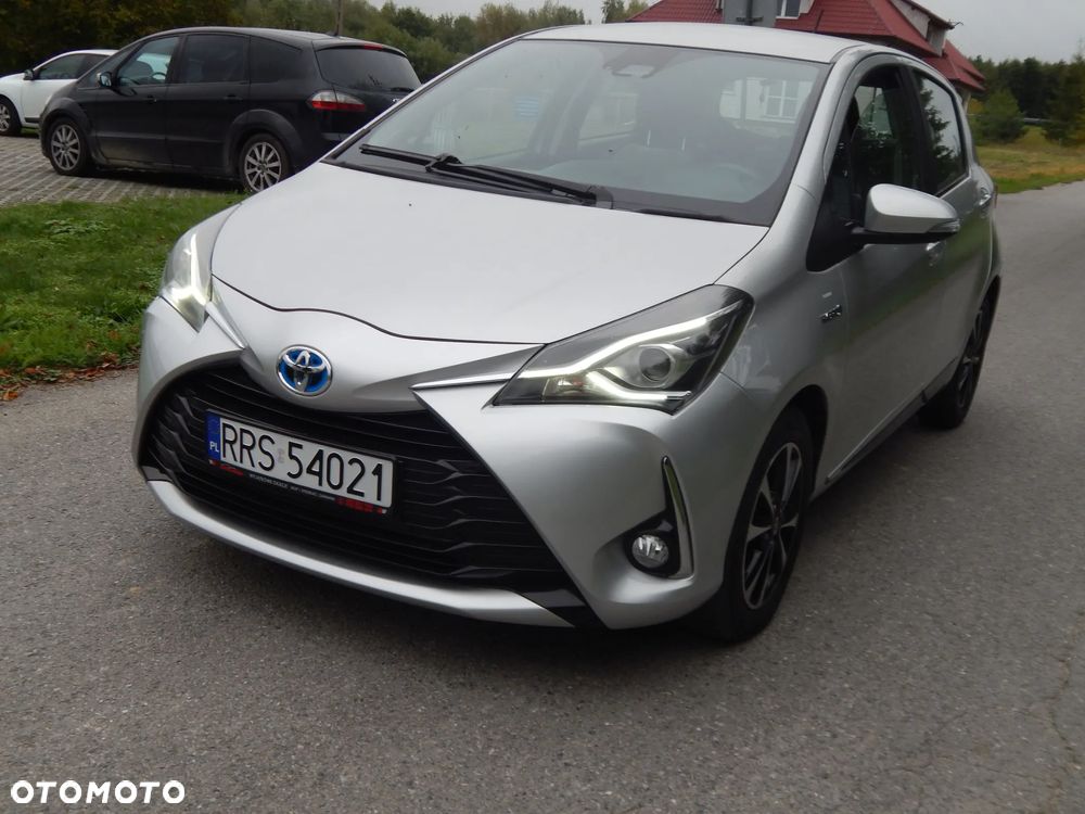 Toyota Yaris Hybrid 100 Premium - 4