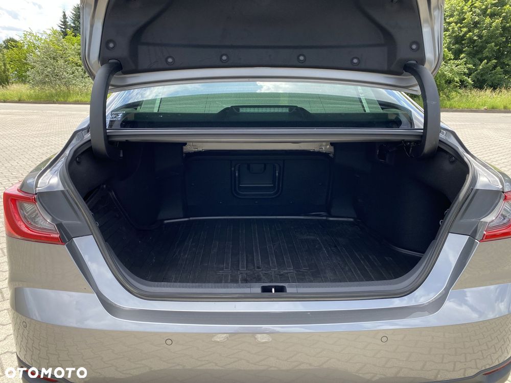 Toyota Camry - 12