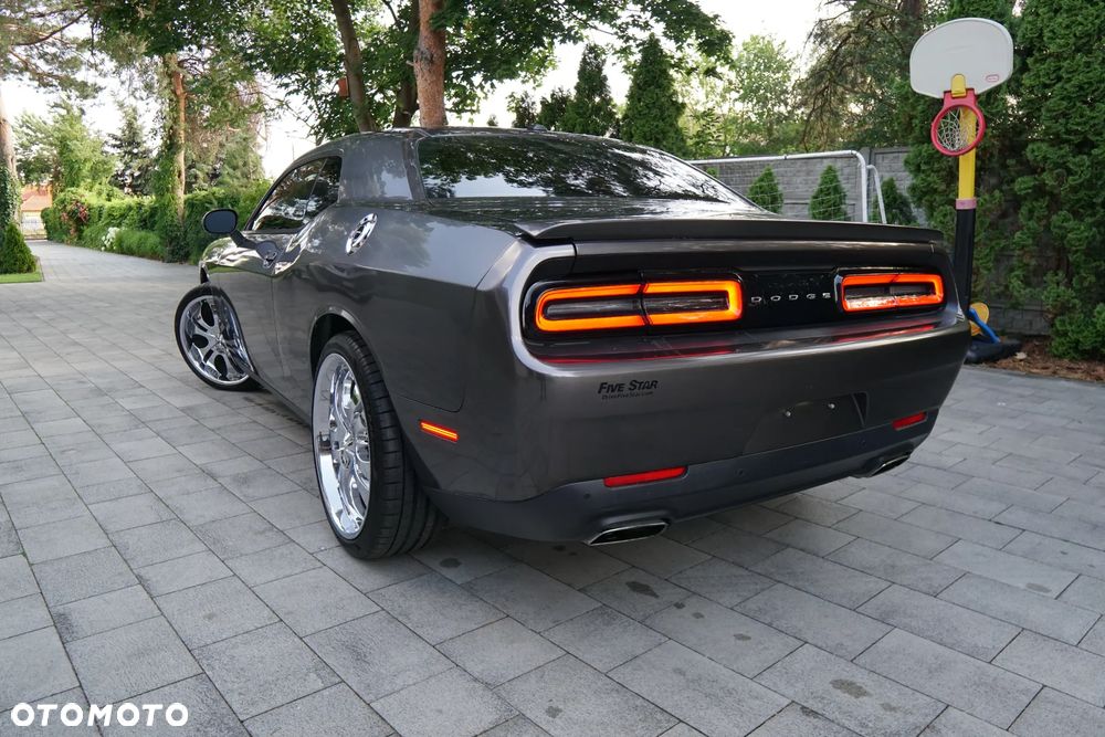 Dodge Challenger - 2