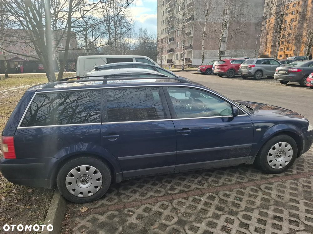 Volkswagen Passat 1.6 - 4