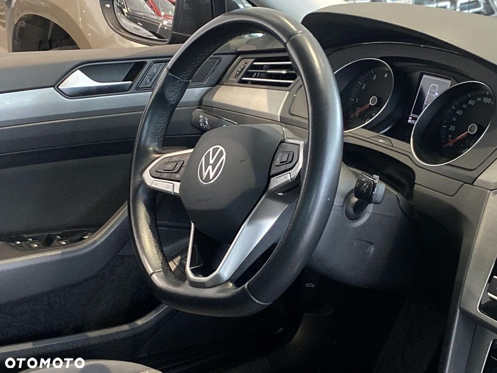 Volkswagen Passat - 28