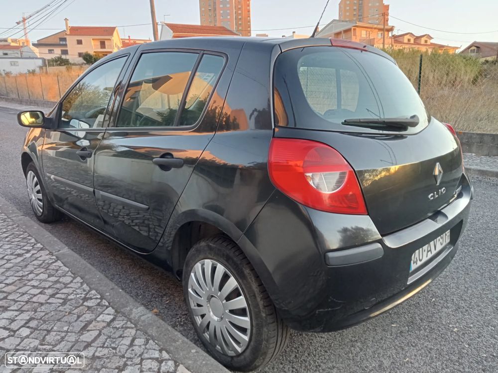Renault Clio 1.2 16V Confort - 14