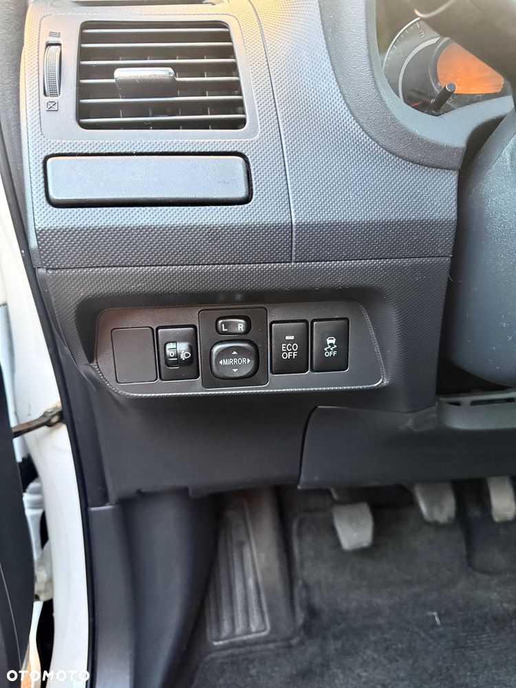 Toyota Auris 1.33 Dual-VVT-i - 7