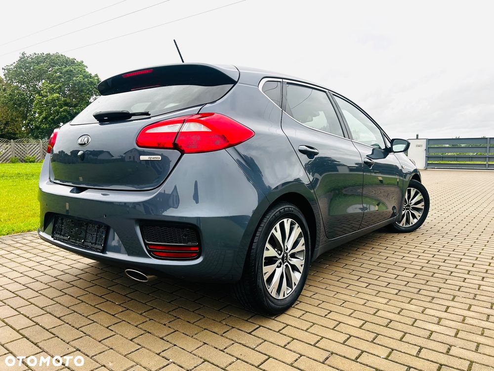 Kia Ceed 1.6 CRDi 136 ISG Dream Team Edition - 3