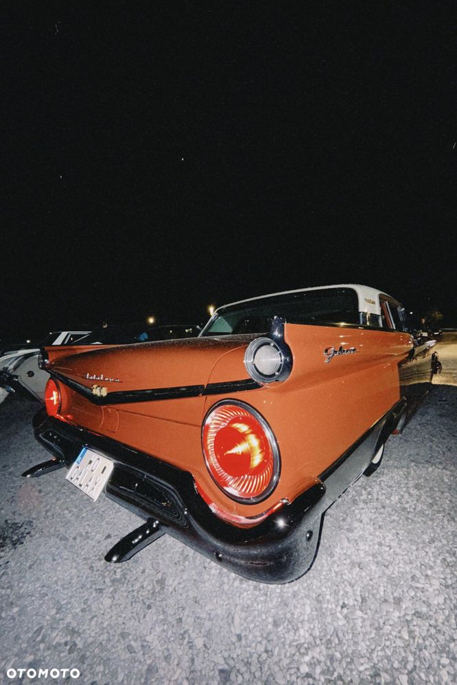 Ford Fairlane - 22