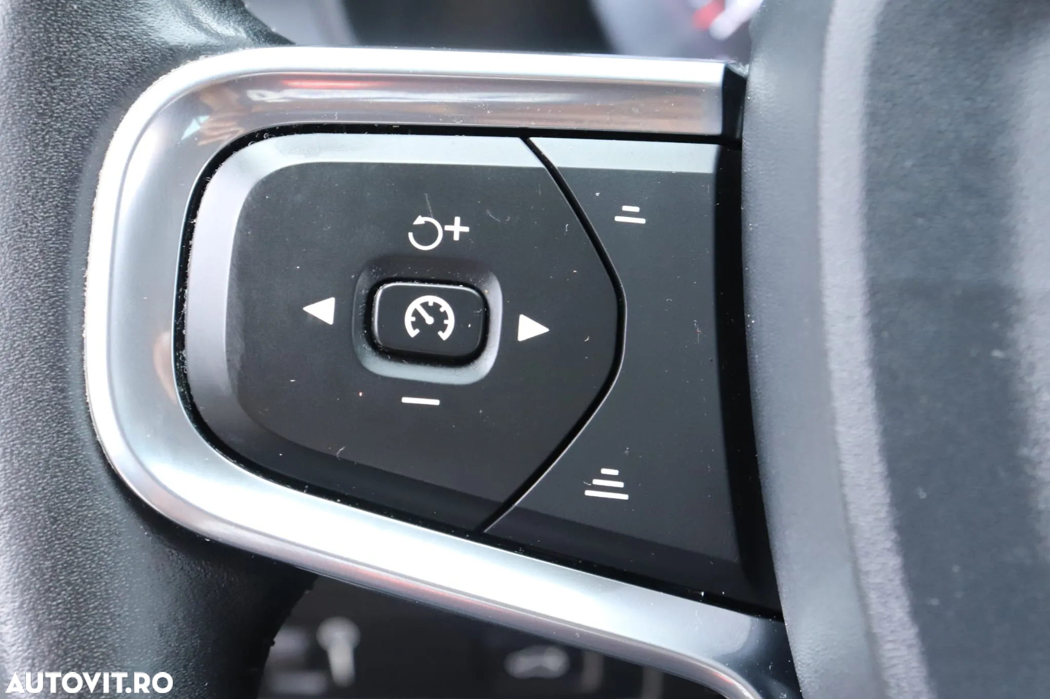 Volvo XC 40 D3 AWD Momentum - 30