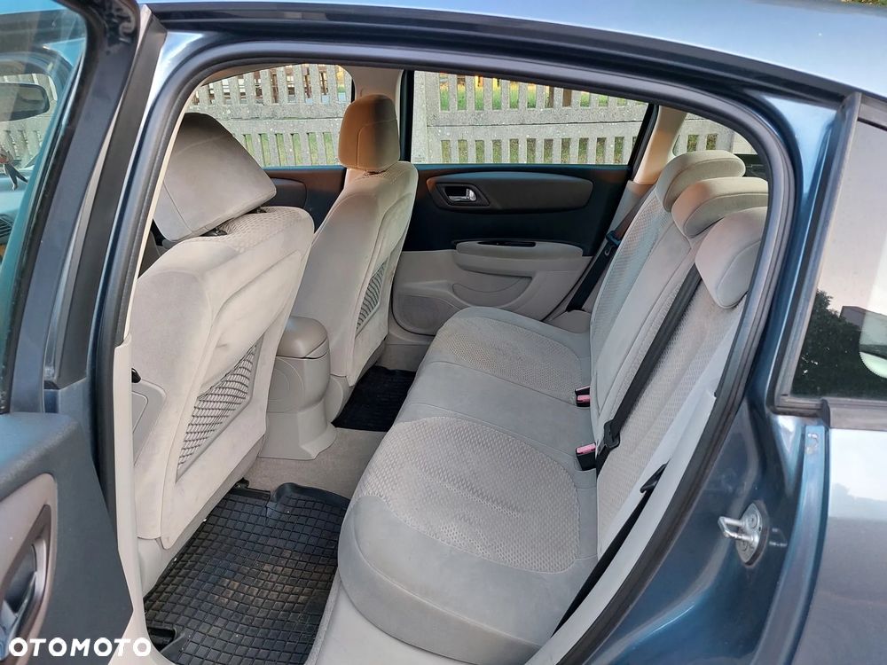Citroën C4 1.6 16V Confort - 9