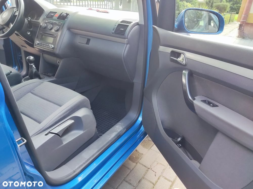 Volkswagen Touran 1.6 FSI Basis - 21