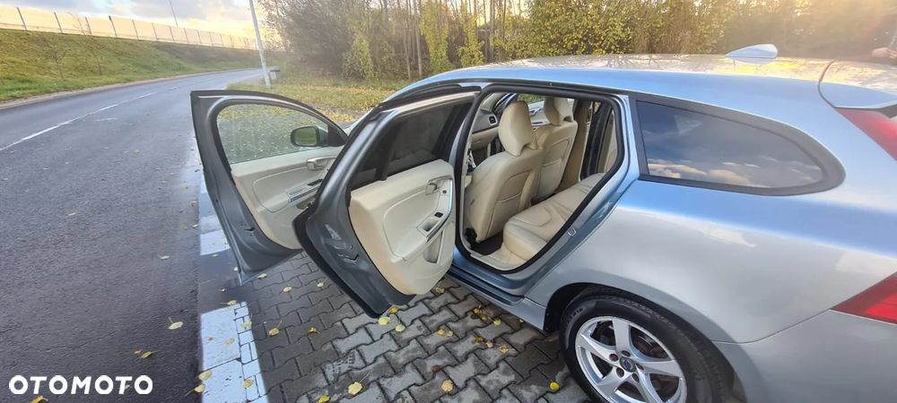 Volvo V60 D4 Geartronic Kinetic - 8