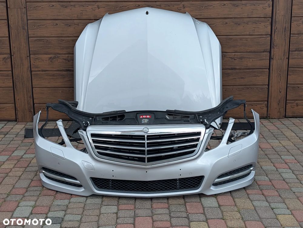 ZDERZAK PAS PRZEDNI MASKA PRZÓD MERCEDES E-KLASA W212 2.2 CDI 775 - 1