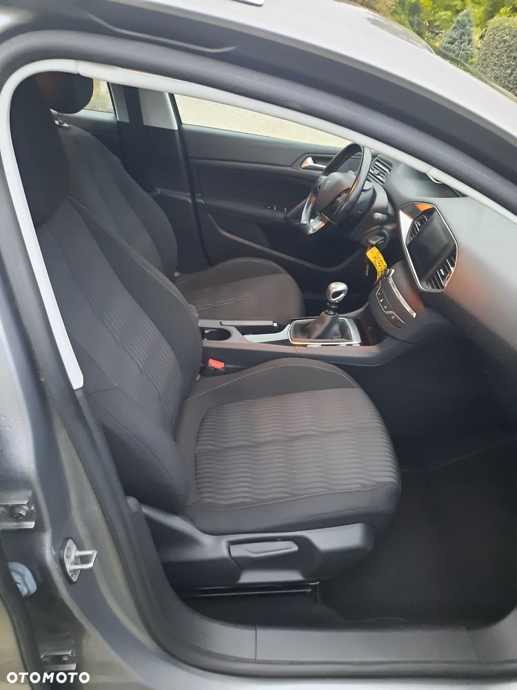 Peugeot 308 - 8