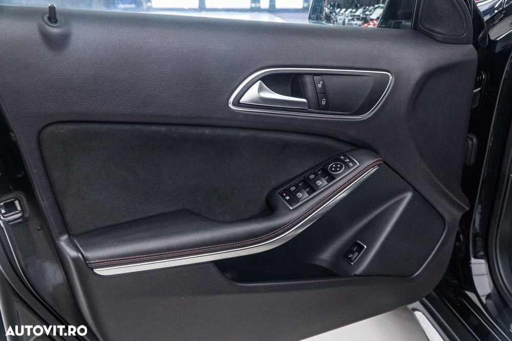 Mercedes-Benz GLA 180 7G-DCT AMG Line - 33