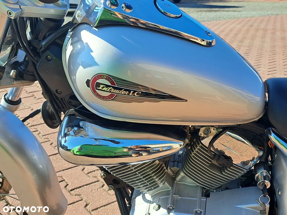 Suzuki Intruder - 13