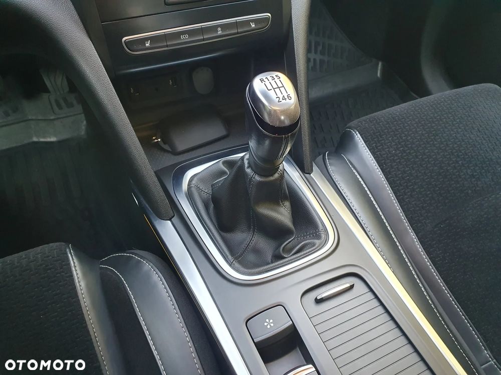 Renault Megane ENERGY TCe 130 BOSE EDITION - 26