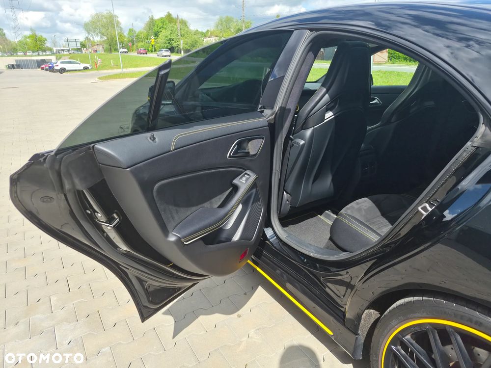 Mercedes-Benz CLA AMG 45 4Matic AMG Speedshift 7G-DCT Yellow Night Edition - 24
