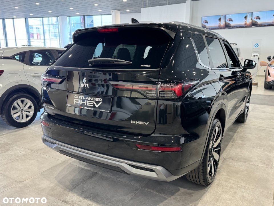 Mitsubishi Outlander - 3