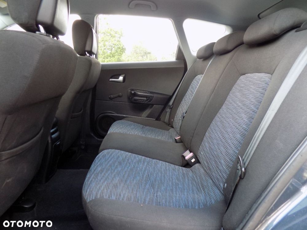Kia Ceed - 8