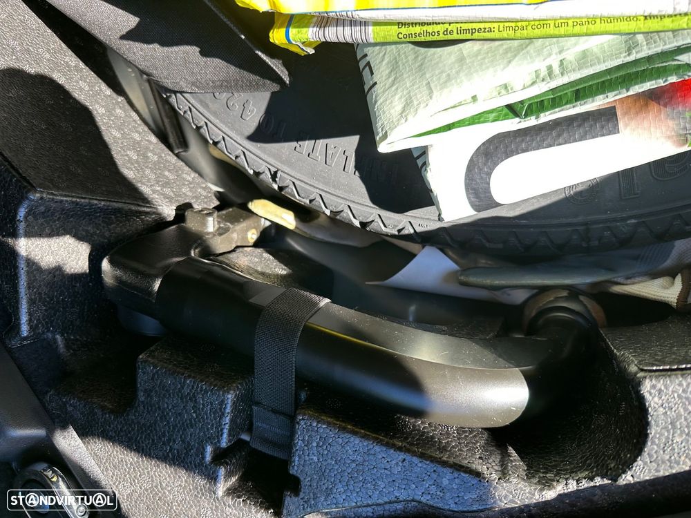 Land Rover Discovery Sport 2.0 eD4 HSE - 22