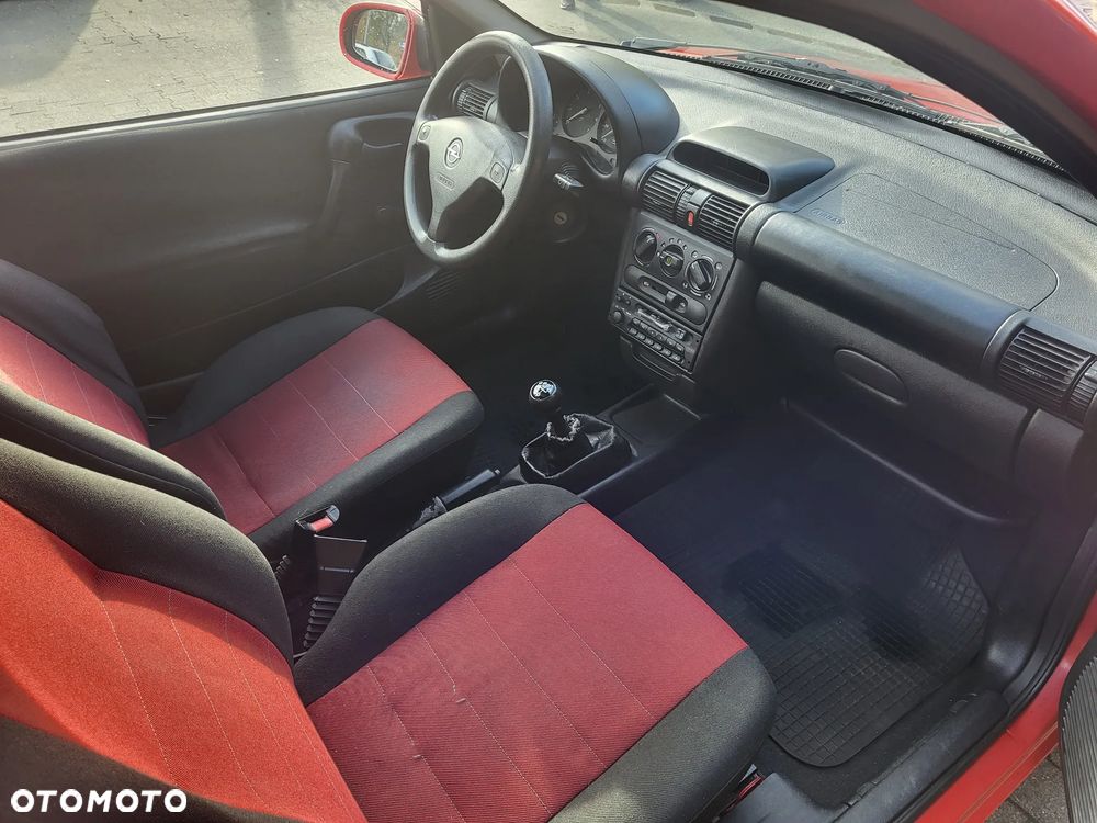 Opel Corsa B Hatchback - 4