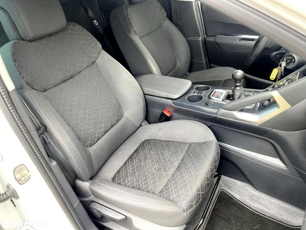 Peugeot 3008 1.6 BlueHDi Style S&S - 19