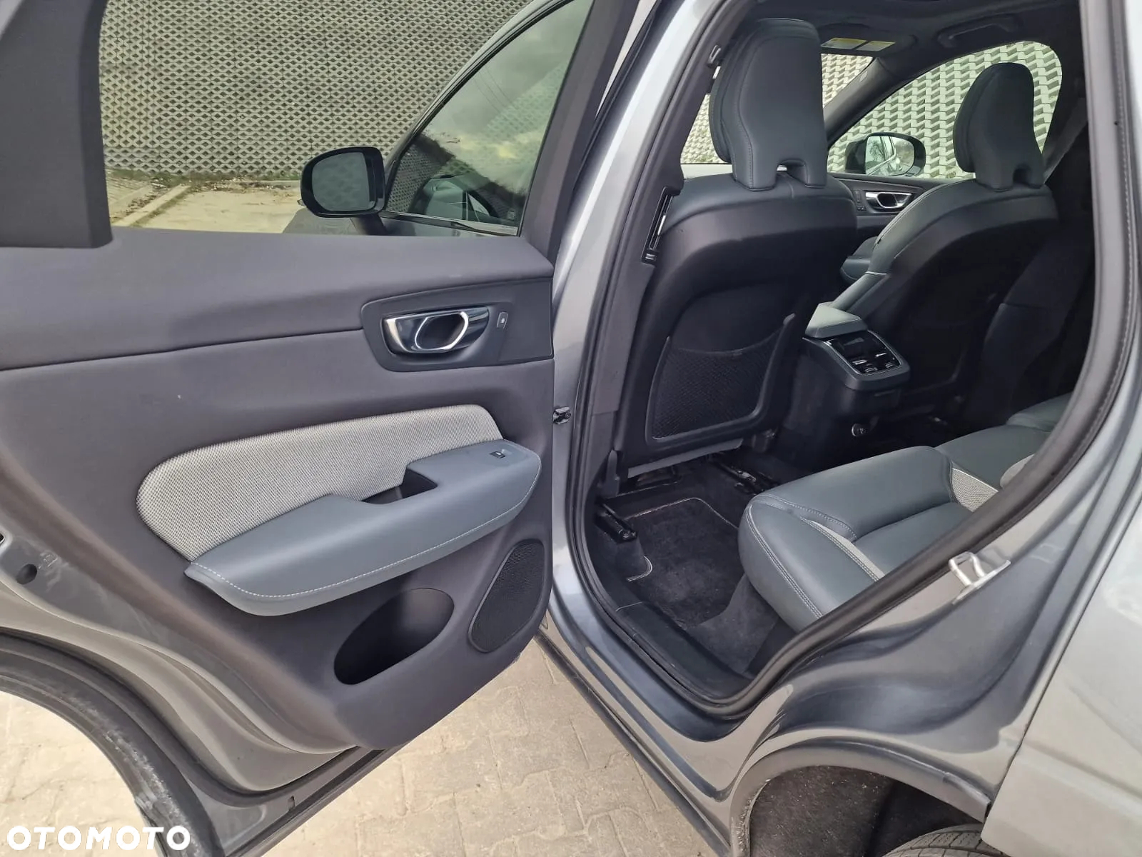 Volvo XC 60 T6 AWD Geartronic RDesign - 16