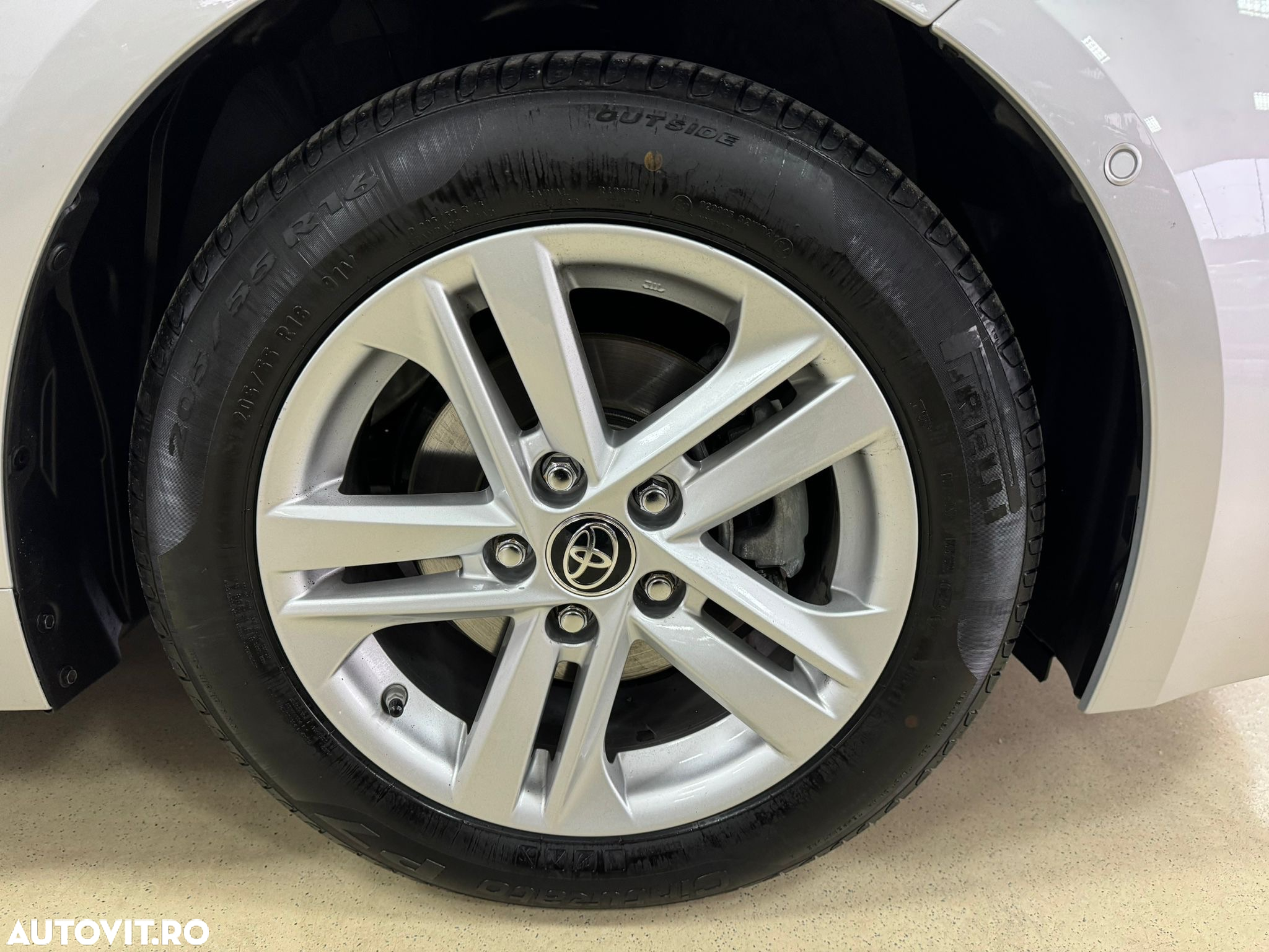 Toyota Corolla 1.8 HSD Business - 4