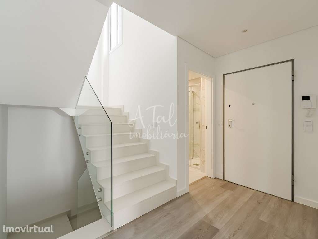 Moradia geminadaT4 em Vale de Milhaços/Corroios - Grande imagem: 2/20