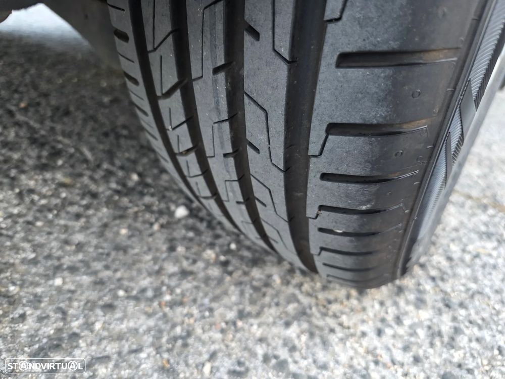 VW Passat Variant 2.0 TDI Confortline - 24