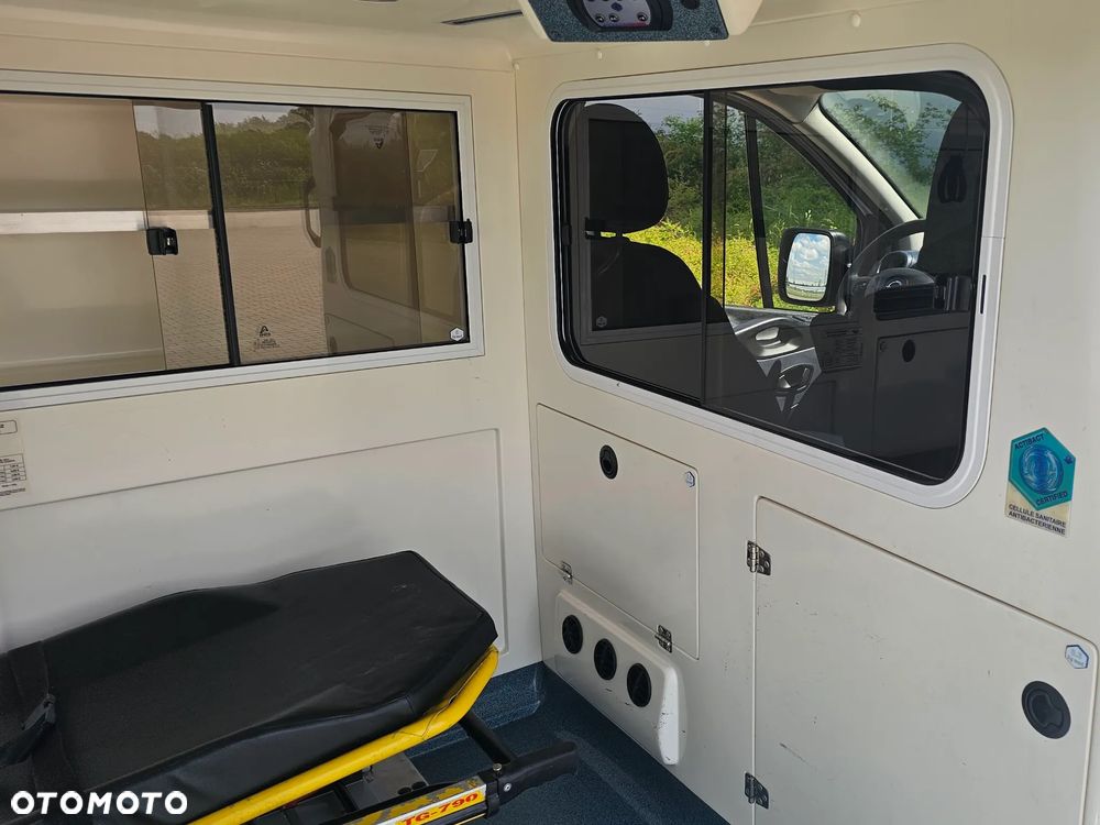 Renault TRAFIC KARETKA/AMBULANS - 10