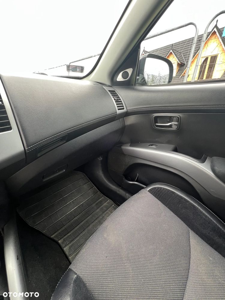 Mitsubishi Outlander - 16