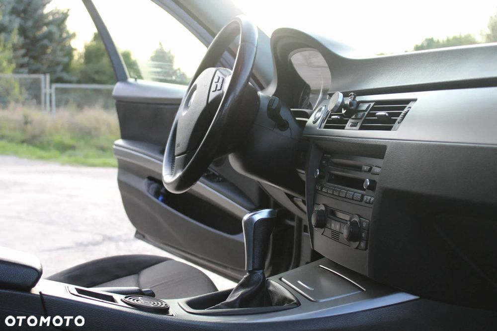BMW Seria 3 320i - 8