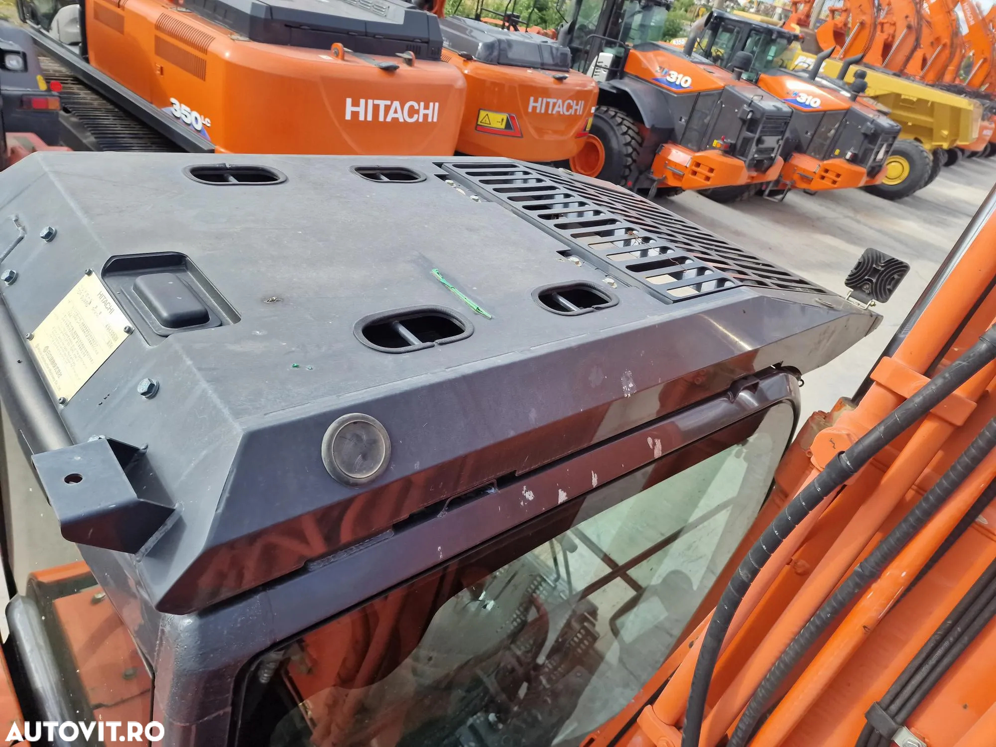 Hitachi ZX210, 23t, cupa 1,3mc NOUA, 12.487h-46900 Eur+Tva, camera spate, instalatia picon, 3 pompe hidraulice HITACHI, protectie acoperis cabina, AC, produs in JAPONIA, posibilitate leasing 46.900 EUR+Tva - 18