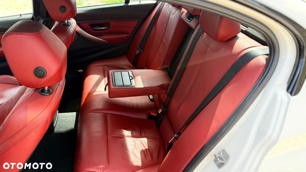 BMW Seria 3 335xi - 13