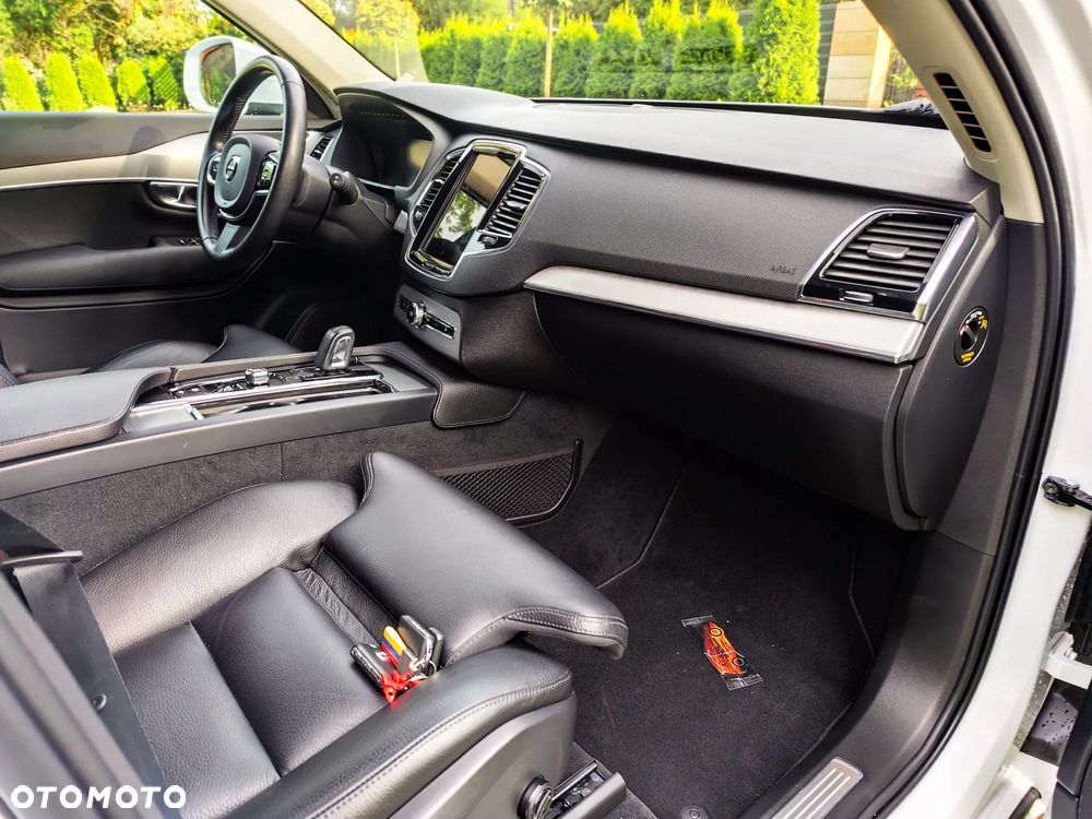 Volvo XC 90 D5 SCR AWD Inscription 7os - 31