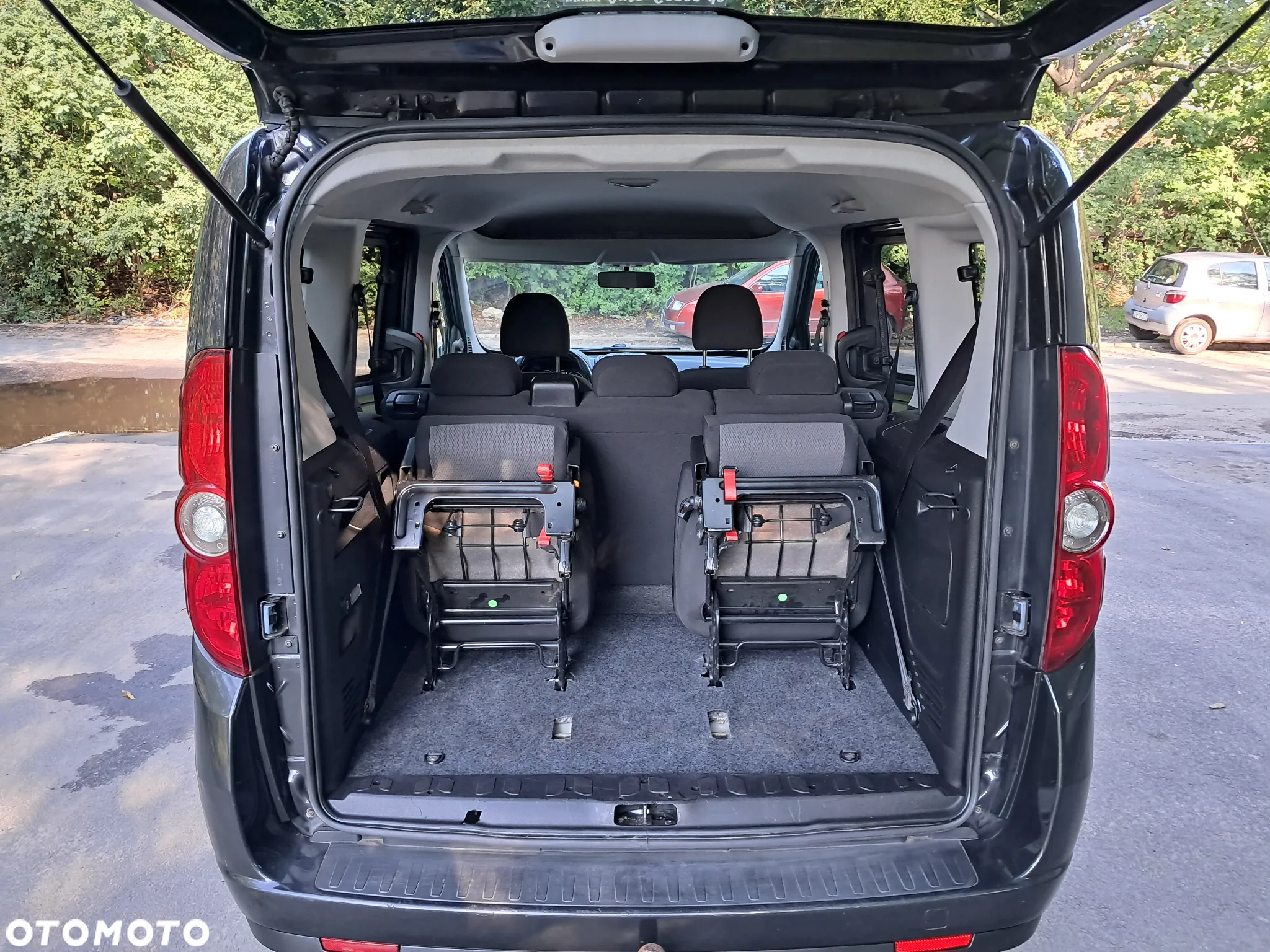 Fiat Doblo 1.3 16V Multijet Active Family - 12