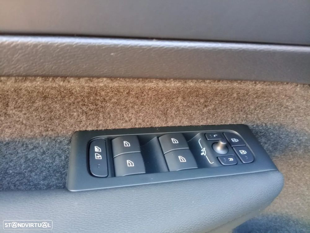 Volvo EC40 82 kWh Single Motor Extended Range Black Edition - 5