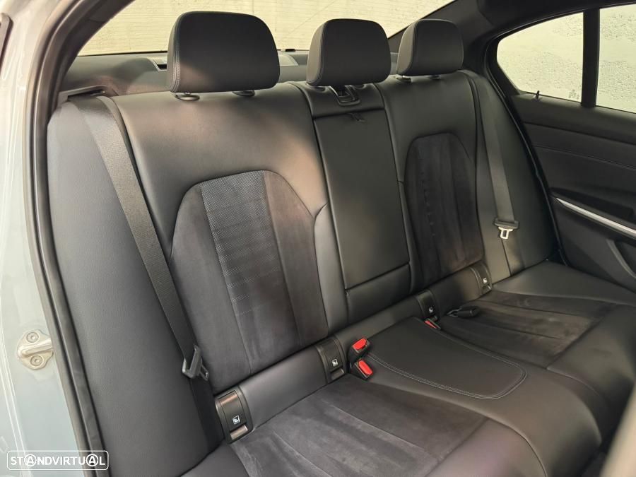 BMW 330 e Pack Desportivo M Auto - 35