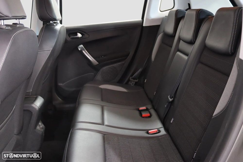 Peugeot 2008 1.2 PureTech Allure EAT6 - 11